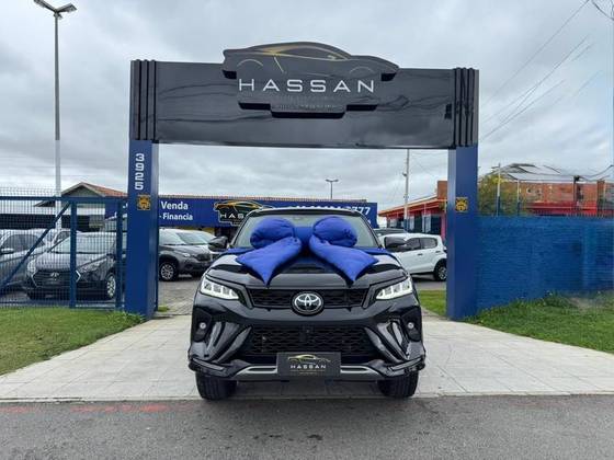 TOYOTA HILUX SW4 2.8 D-4D TURBO DIESEL DIAMOND 7L 4X4 AUTOMÁTICO